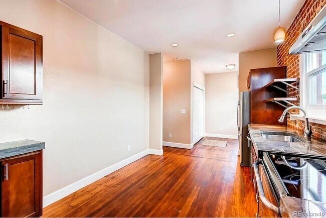 Foto del edificio - 3145 Josephine St