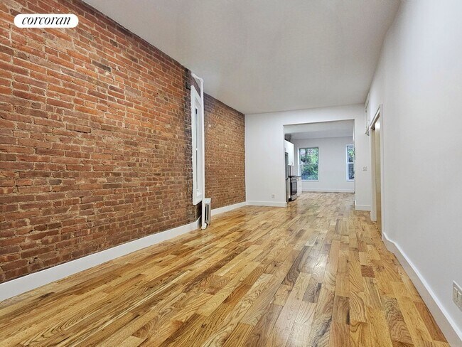 Foto del edificio - 104 Bedford Ave