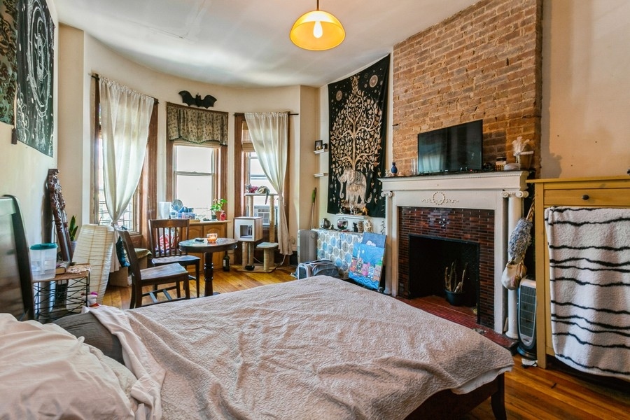 Primary Photo - 943 E 156th St