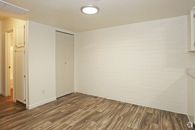 2BR, Remodel Dinning Area - Country Village