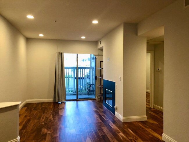 Building Photo - Ideal Location. .. Walk to Bart, Costco, S...