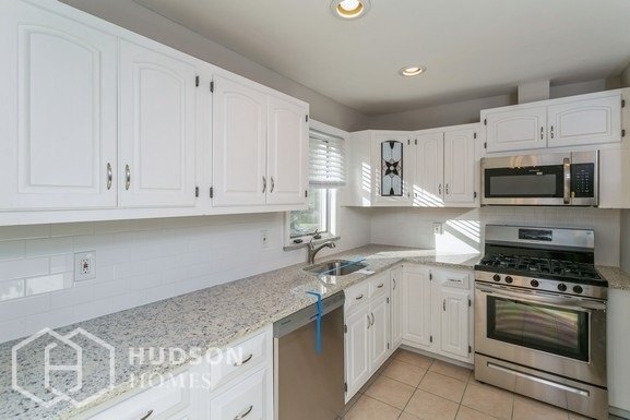 Building Photo - 132 Hiawatha Blvd