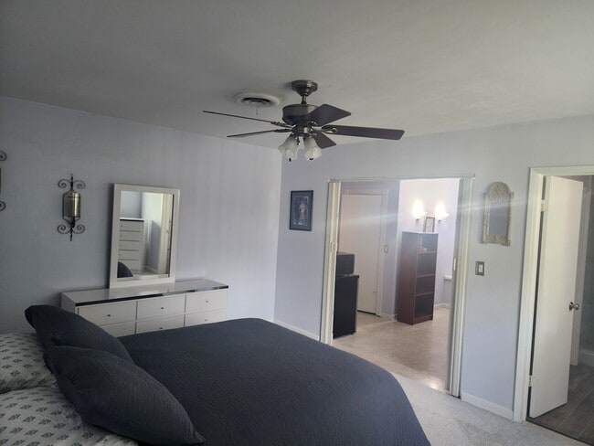 Building Photo - 465 S Fig Tree Ln