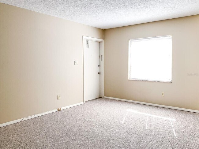 Building Photo - 3036 Fairway Ln