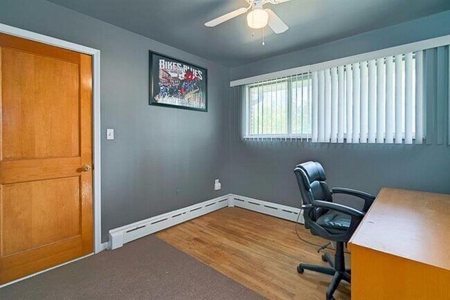 Foto del edificio - 521 N Harris Rd