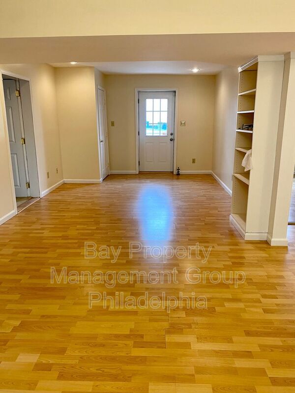 Building Photo - 140 Pleasant St