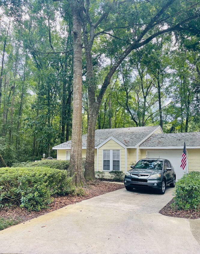 Foto principal - 421 NW 48th Blvd