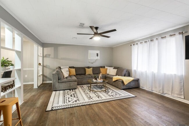 Building Photo - 1151 Wylie Dr