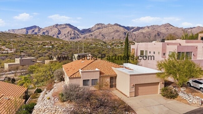 Building Photo - Three Bedroom/Two Bath Home