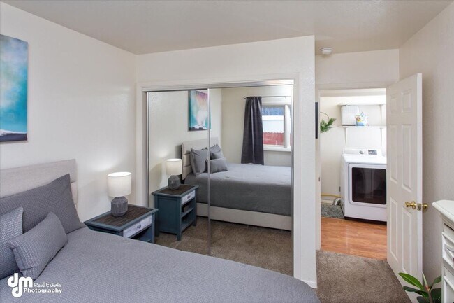 Foto del edificio - 76th Ave Duplex