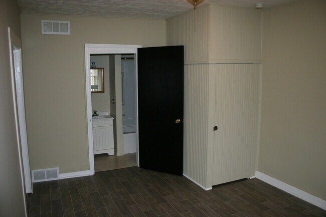 bathroom - 112 N 3rd St