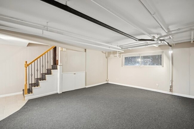 Building Photo - 2614 W Lunt Ave