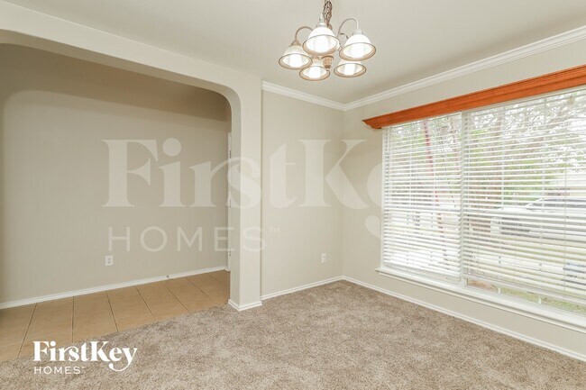 Building Photo - 315 Donalan Dr