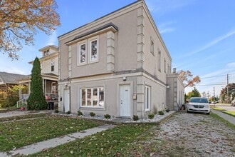Building Photo - 1501 Elsmere Av