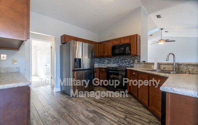 Foto del edificio - 341 Dijon Dr S