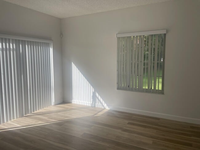 Foto del edificio - 9888 Kamena Cir