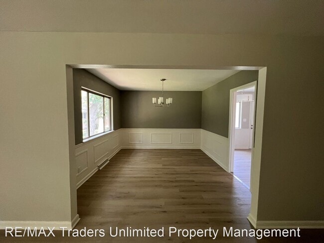 Building Photo - 4 br, 2.5 bath House - 9019 N Locust Ln