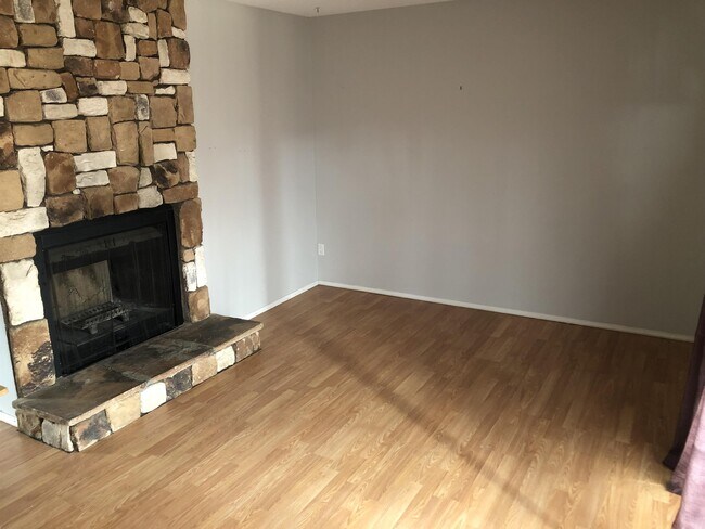 Photo du bâtiment - 5202 43rd St NE