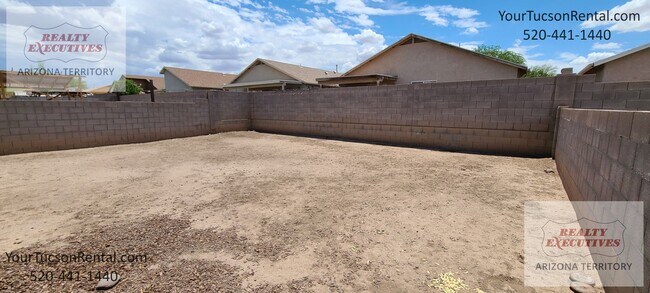 Foto del edificio - Valencia Rd & Headley Rd 3/2 - All tile fl...