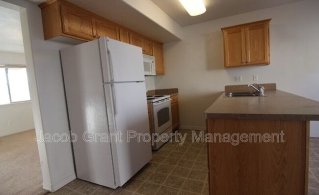 Building Photo - 1580 N Stevens Dr