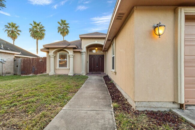 Foto del edificio - 3 Bed/2.5 Bath/2 Car Garage off Bass Blvd. in Harlingen