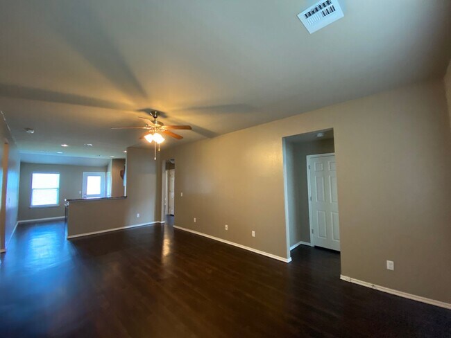 Foto del edificio - 4 Bed 2 Bath Home in Piedmont - Reduced ra...