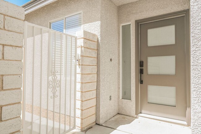 Building Photo - Single Story 3 Bedroom 8833 Square Knot