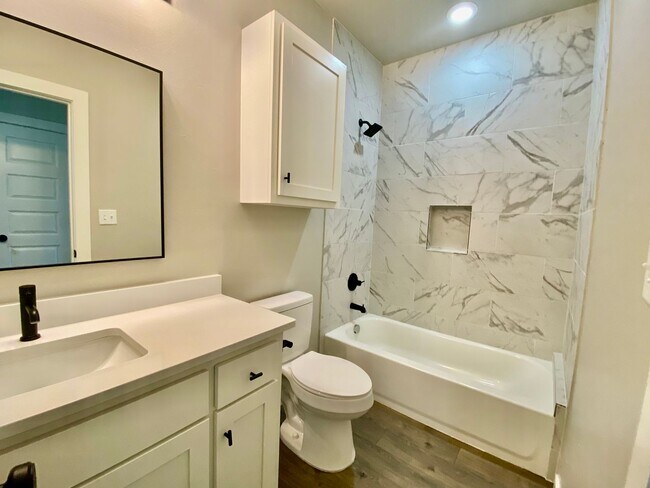 Foto del edificio - 4923 Spring Ridge Rd