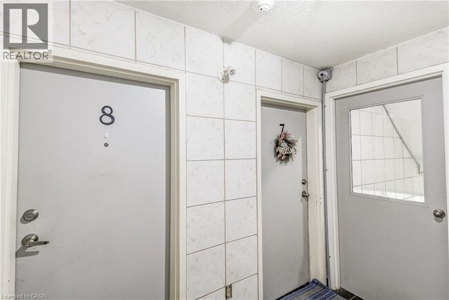 Building Photo - 119 Cedar St S