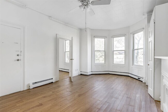 Building Photo - 128 Chestnut Ave