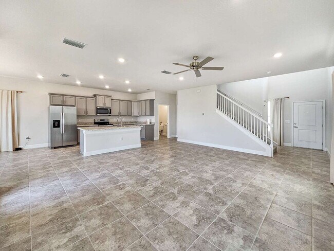 Building Photo - Palm Bay Paradise