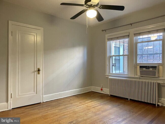 Foto del edificio - 909 E St SE