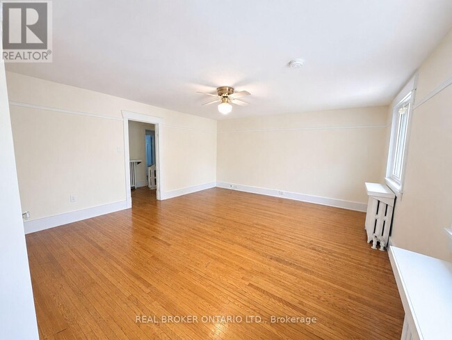 Building Photo - 45 Fairleigh Crescent