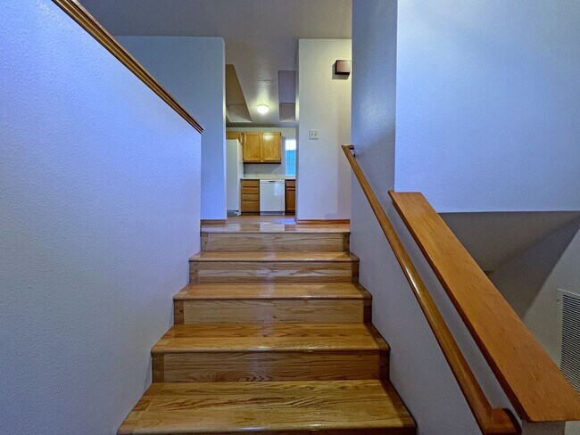 Foto del edificio - APPROVED APPLICATIONS - Light and Bright 4 bedroom in Highland Park