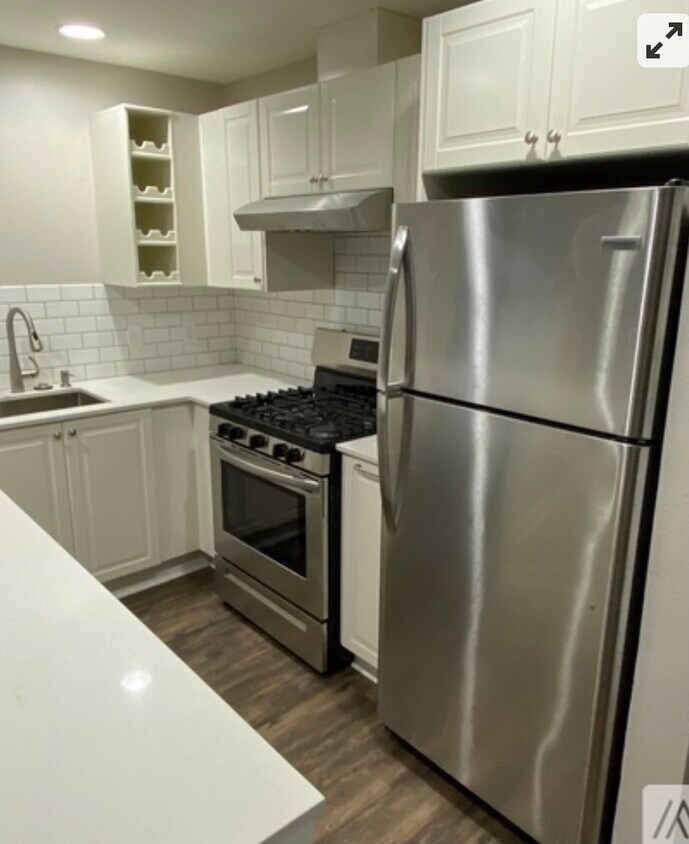 Foto principal - 2845 14th Ave W
