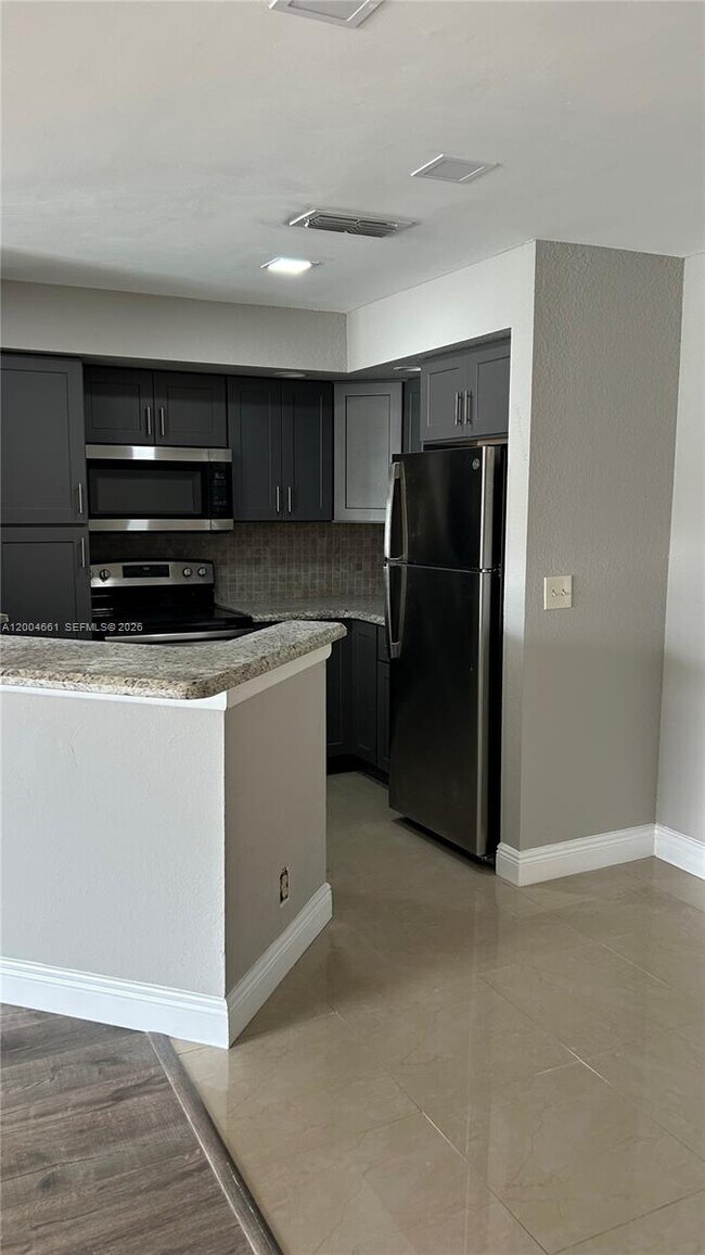 Foto del edificio - 3430 Pinewalk Dr N