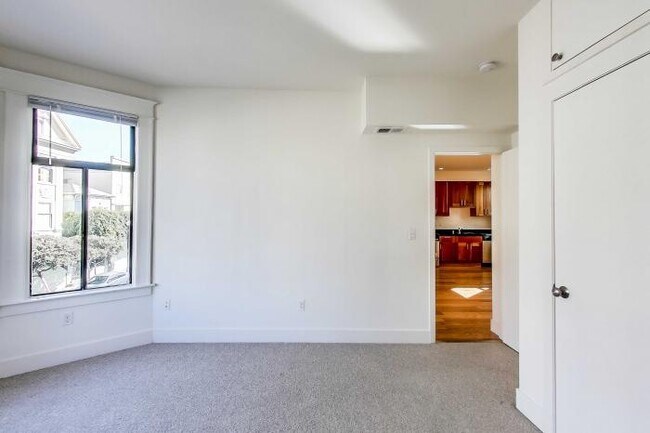 Building Photo - 3 bedroom in San Francisco CA 94110