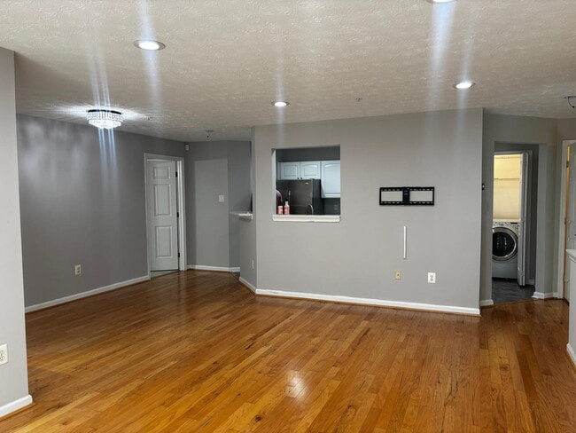 Building Photo - 3004 Hunting Ridge Dr