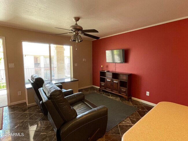 Foto del edificio - 1440 N Idaho Rd