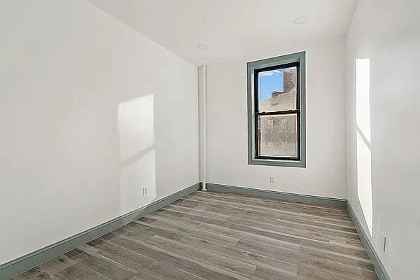 Foto del edificio - 49 6th Ave