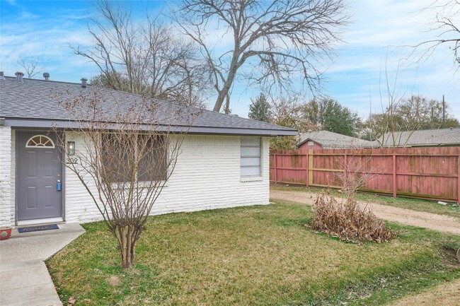 Building Photo - 309 S Magnolia St