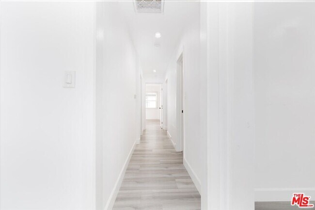 Foto del edificio - 22717 Hatteras St