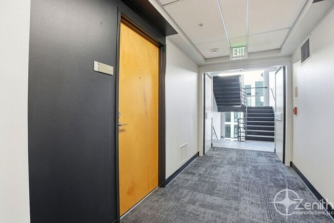 Building Photo - 701 Columbia St