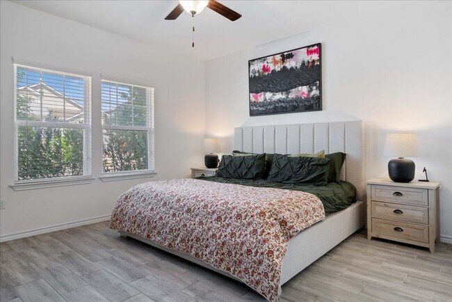 Foto del edificio - 9015 Looksee Ln