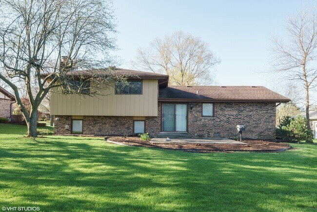 Foto del edificio - 16W700 Fern St