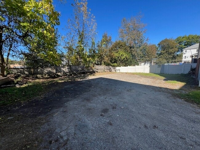 Building Photo - 20 Florence St