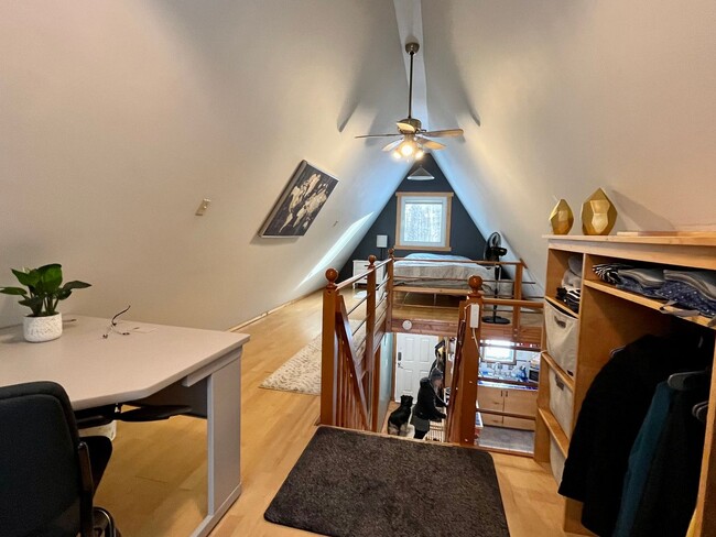 Building Photo - Furnished cabin, Utilities included!