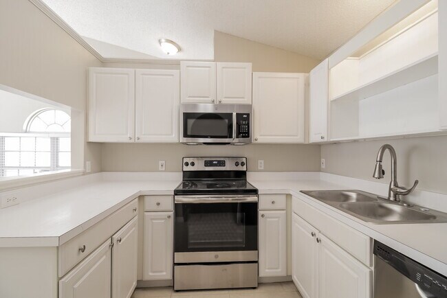 Foto del edificio - 2459 Parsons Pond Cir