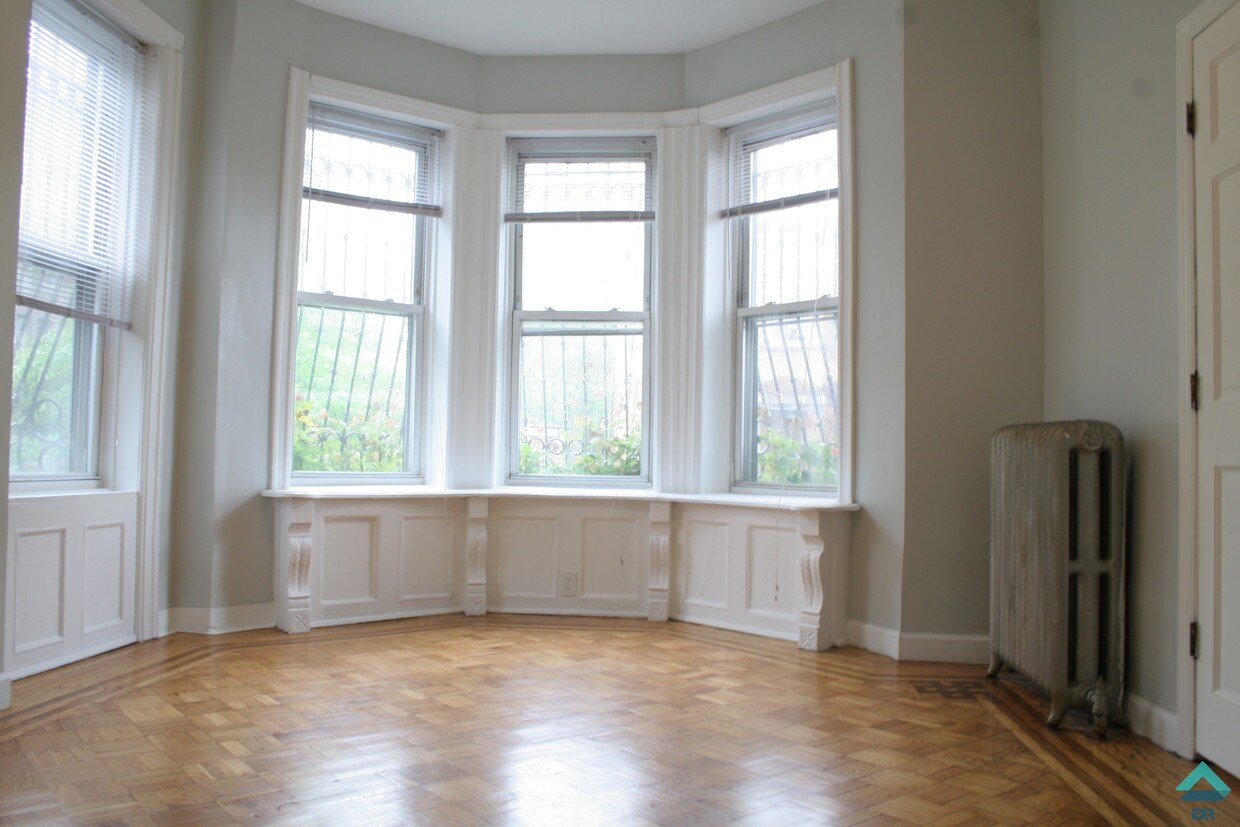 Primary Photo - 2 Fairview Pl