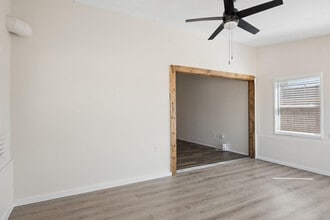 Building Photo - 2423 E Maryland Dr